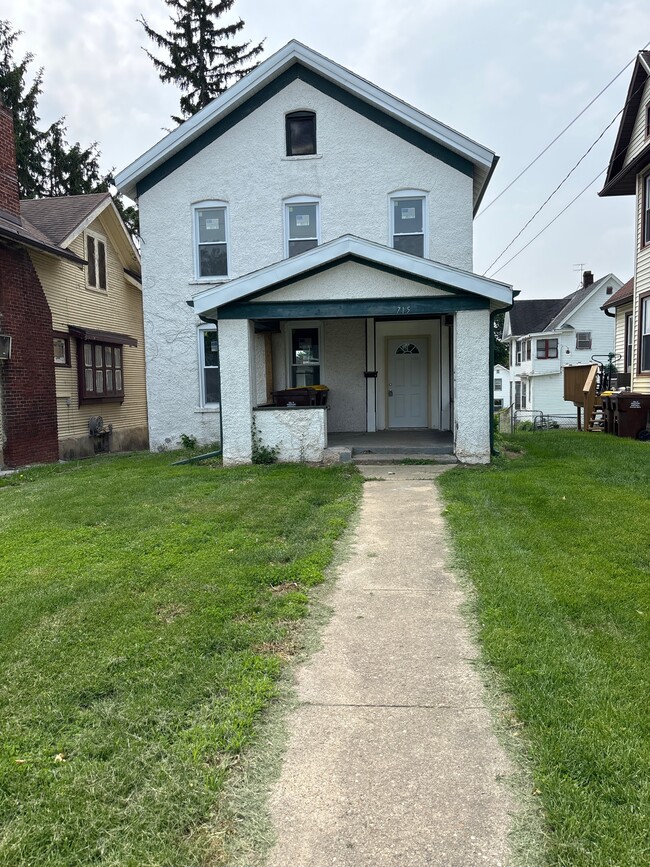 property at 715 W Lincoln Blvd