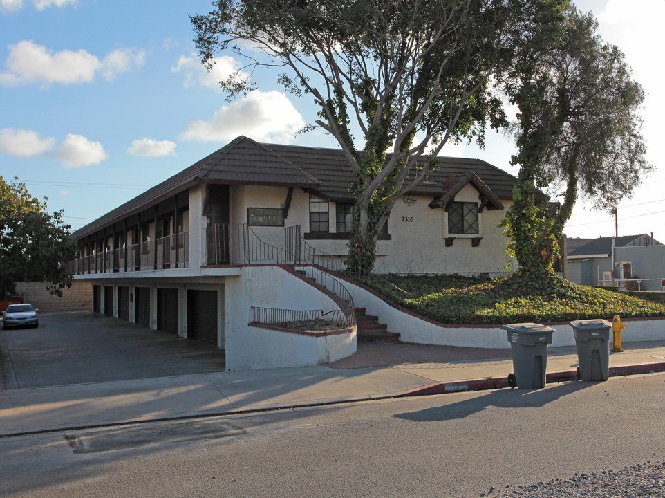 1316 W 166th St in Gardena, CA - Building Photo