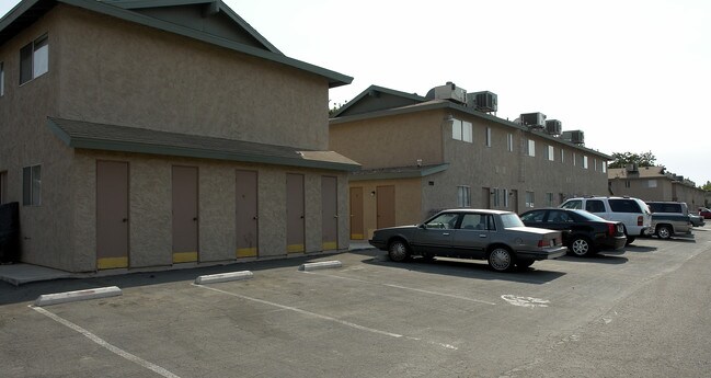 Stacy Park Manor in Bakersfield, CA - Foto de edificio - Building Photo