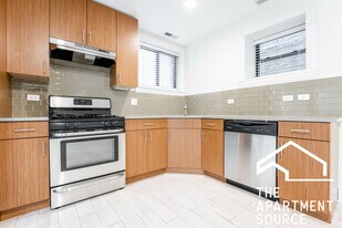 3707 N Wilton Ave, Unit G in Chicago, IL - Building Photo