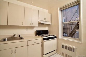 2 Sadore Ln in Yonkers, NY - Building Photo - Building Photo