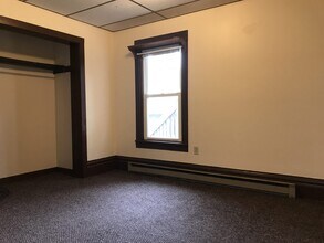 604 W Main St, Unit 1R in Lock Haven, PA - Foto de edificio - Building Photo