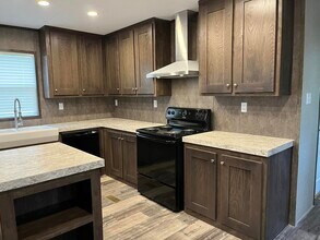 117 Betty St in Conroe, TX - Building Photo - Building Photo