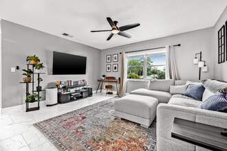 252 SW Monroe Cir N in St. Petersburg, FL - Building Photo - Building Photo