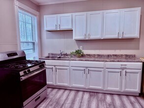 79 Sanford St, Unit 2 in Bangor, ME - Building Photo - Building Photo