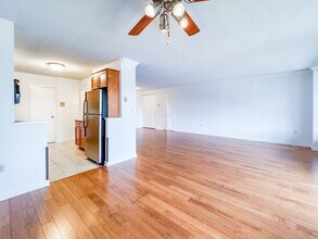 44 Strawberry Hill Ave in Stamford, CT - Building Photo - Building Photo