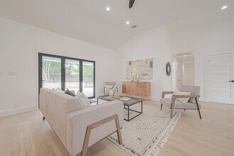 6254 Locke Ln in Houston, TX - Building Photo - Building Photo