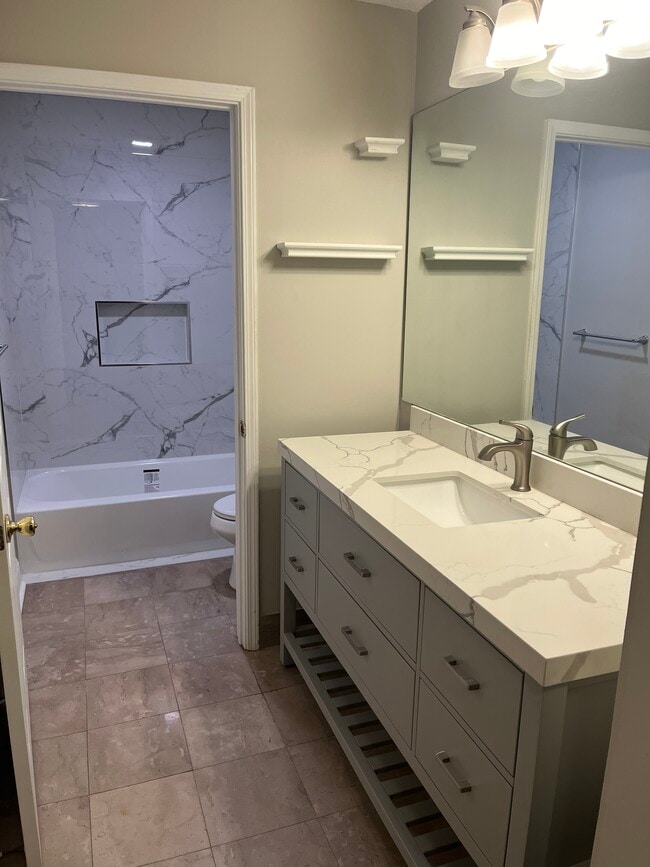 1075 Peachtree Walk NE, Unit Peachtree Walk in Atlanta, GA - Foto de edificio - Building Photo