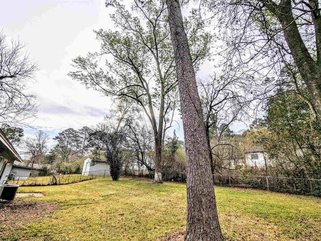 911 Kendall Dr in Tallahassee, FL - Building Photo - Building Photo