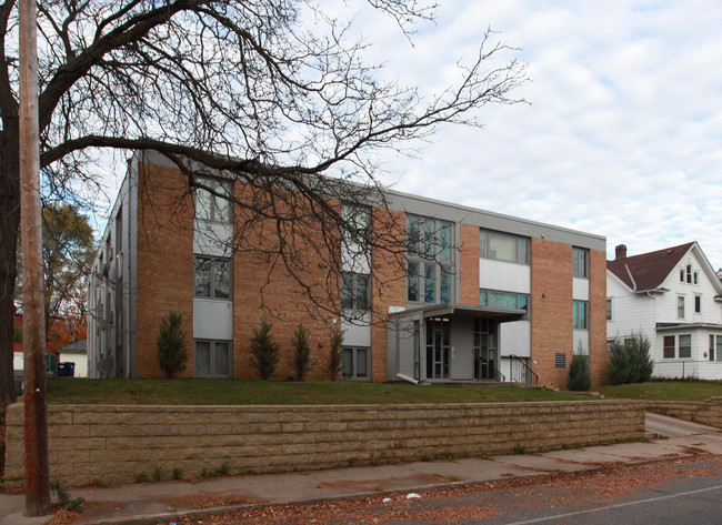 3512 Bryant Ave S in Minneapolis, MN - Foto de edificio - Building Photo