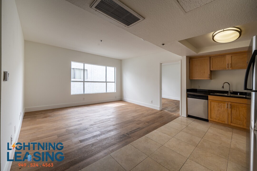 937 Palm Ave in West Hollywood, CA - Building Photo