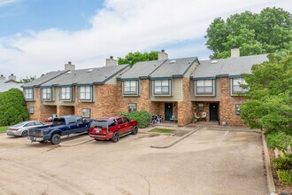 Shorewood Park Townhomes in Grapevine, TX - Foto de edificio - Building Photo