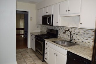 9745 Groundhog Dr in Richmond, VA - Building Photo - Building Photo