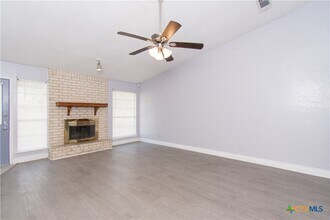 1801 Farhills Dr in Killeen, TX - Building Photo - Building Photo