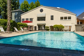 Village View Apartments in Vallejo, CA - Building Photo - Building Photo