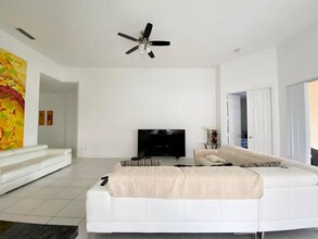 8392 Dominica Pl in Wellington, FL - Building Photo - Building Photo