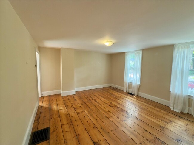 77 Livingston St in Rhinebeck, NY - Building Photo - Building Photo