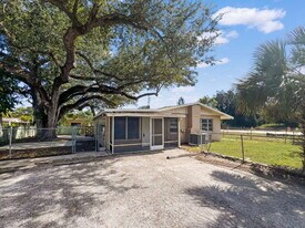 9861 Orange River Blvd in Ft. Myers, FL - Building Photo