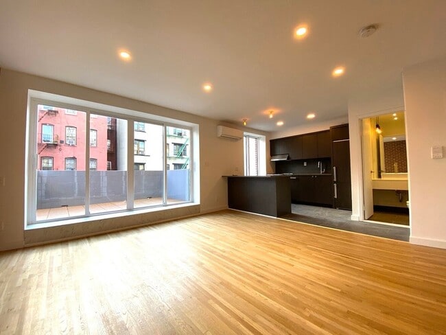 165 Elizabeth St, Unit 4R in New York, NY - Building Photo - Building Photo