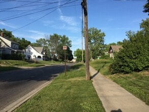 606 E Stewart Ave in Flint, MI - Building Photo - Building Photo