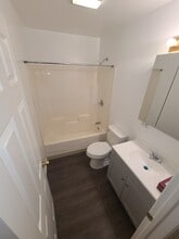 27 State St, Unit 6 in Valley Falls, NY - Building Photo - Building Photo