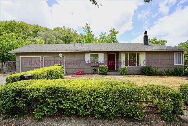 4 Holstein Rd in San Anselmo, CA - Building Photo - Building Photo