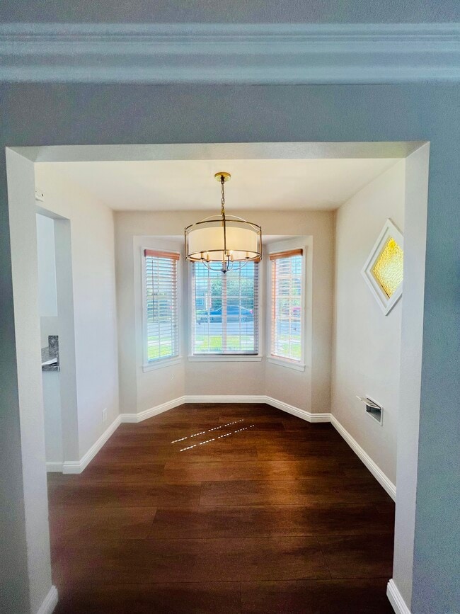 12542 Menlo Ave in Hawthorne, CA - Foto de edificio - Building Photo