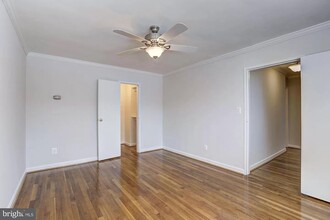 5112 MacArthur Blvd NW, Unit 308 in Washington, DC - Building Photo - Building Photo