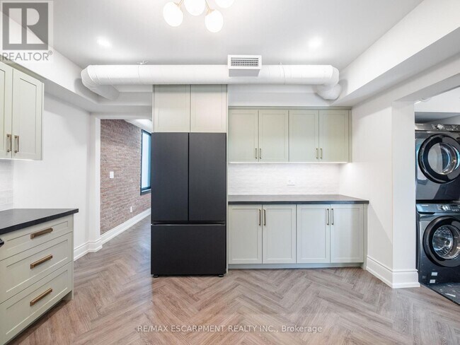 46-46 O'Hara Ave in Toronto, ON - Building Photo - Building Photo