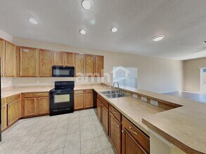 7529 Dragon Fly Loop in Gibsonton, FL - Foto de edificio - Building Photo