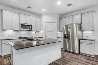 13328 Bear Creek Ct in Shenandoah, TX - Building Photo - Building Photo