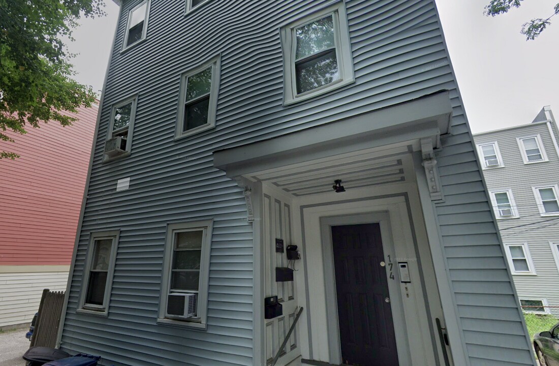 174 Bolton St, Unit 1 in Boston, MA - Foto de edificio