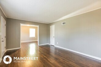 7921 Brooklyn Ave in Kansas City, MO - Foto de edificio - Building Photo