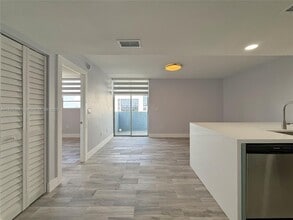 5050 NW 7th St in Miami, FL - Building Photo - Building Photo