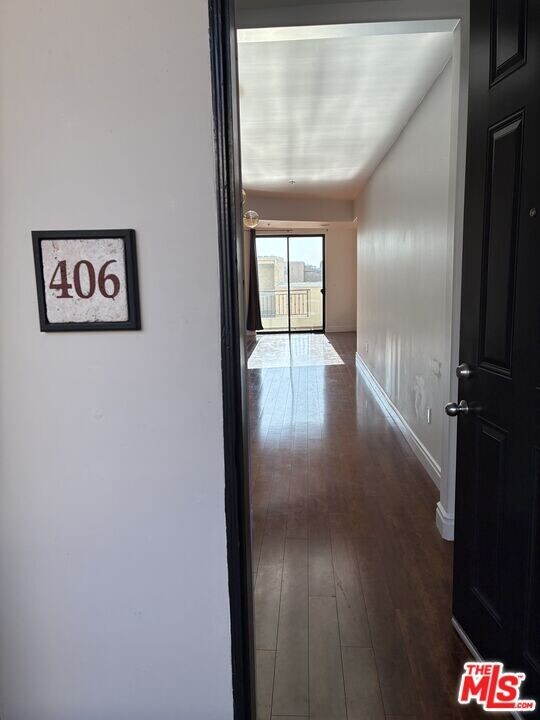 4724 Kester Ave in Los Angeles, CA - Building Photo
