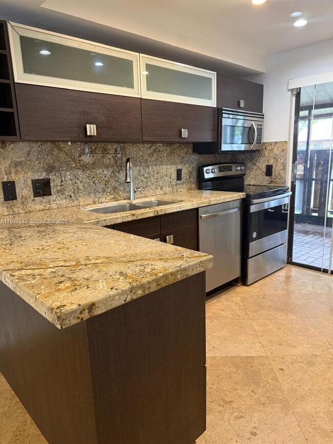 property at 118 Wimbledon Lakes Dr