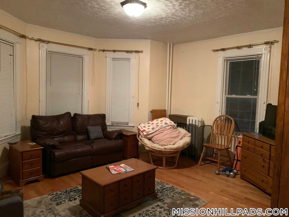 205 Hillside St-Unit -1 in Boston, MA - Building Photo