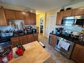 176 Elm St, Unit 2 in North Cambridge, MA - Building Photo - Building Photo