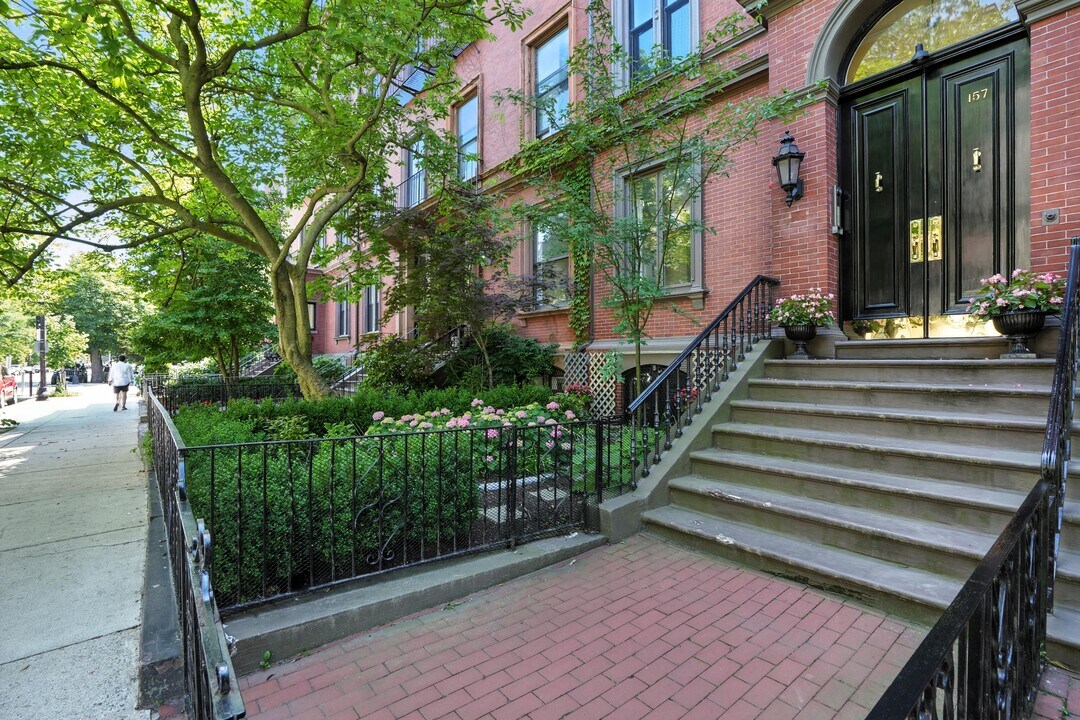 157 Beacon St, Unit 1 in Boston, MA - Building Photo