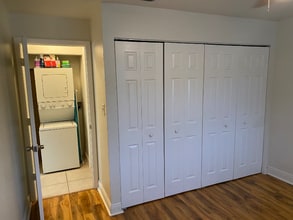 8071 Country Rd in Ft. Myers, FL - Foto de edificio - Building Photo