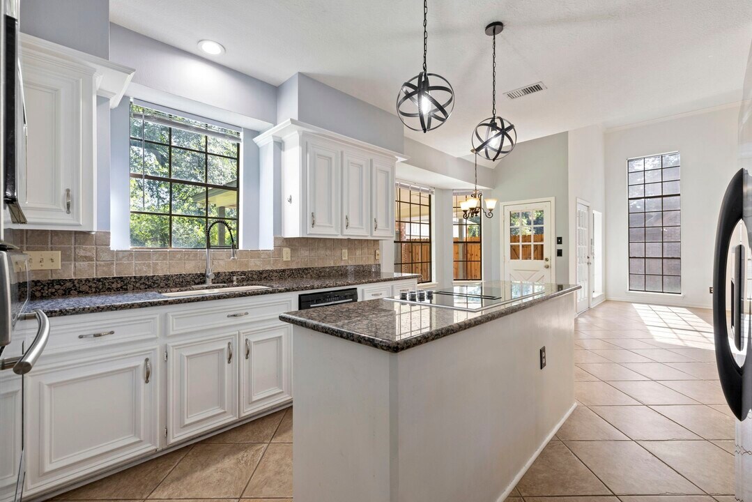 2807 4 Pines Dr in Houston, TX - Building Photo