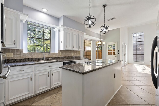 2807 4 Pines Dr in Houston, TX - Building Photo - Building Photo