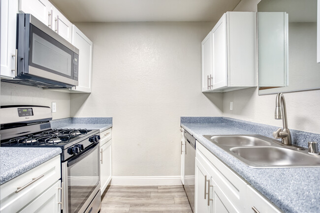 Ciel Apartments in Las Vegas, NV - Building Photo - Interior Photo