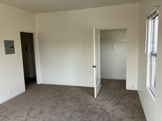 2625 Ivy Dr, Unit 10 in Oakland, CA - Foto de edificio - Building Photo