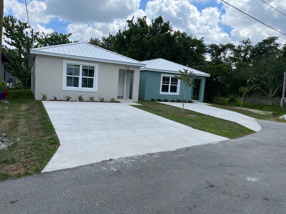 536 1st St in Oviedo, FL - Building Photo