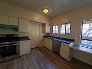 5271 Broadway Terrace in Oakland, CA - Building Photo - Building Photo