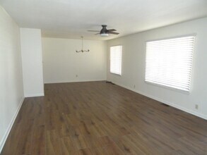 1122 W Cypress St in Rogers, AR - Building Photo - Building Photo