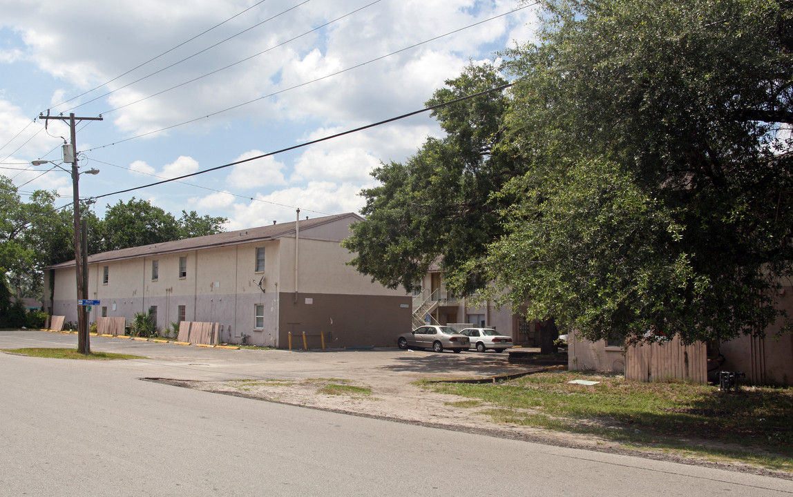 Manchester I & II in Tampa, FL - Building Photo