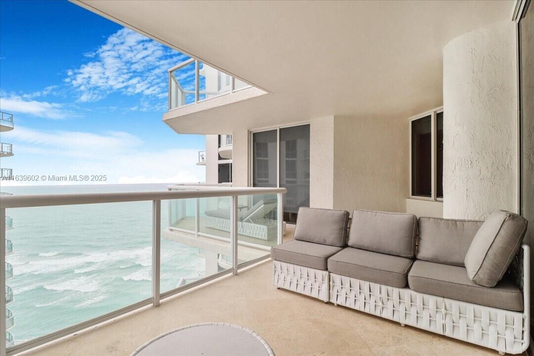 18671 Collins Ave in Miami, FL - Building Photo
