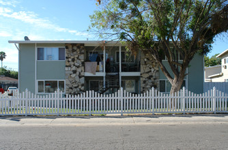 3366 Lerwick Rd in Sacramento, CA - Foto de edificio - Building Photo